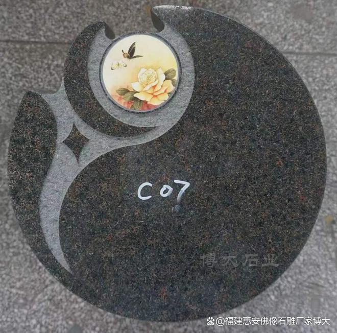 乐鱼官方网站雕琢艺术在公墓陵寝墓碑石材建造中的使用（多图浏览）(图1)